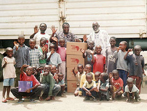 Teachers and students show thanks to the donated books they received